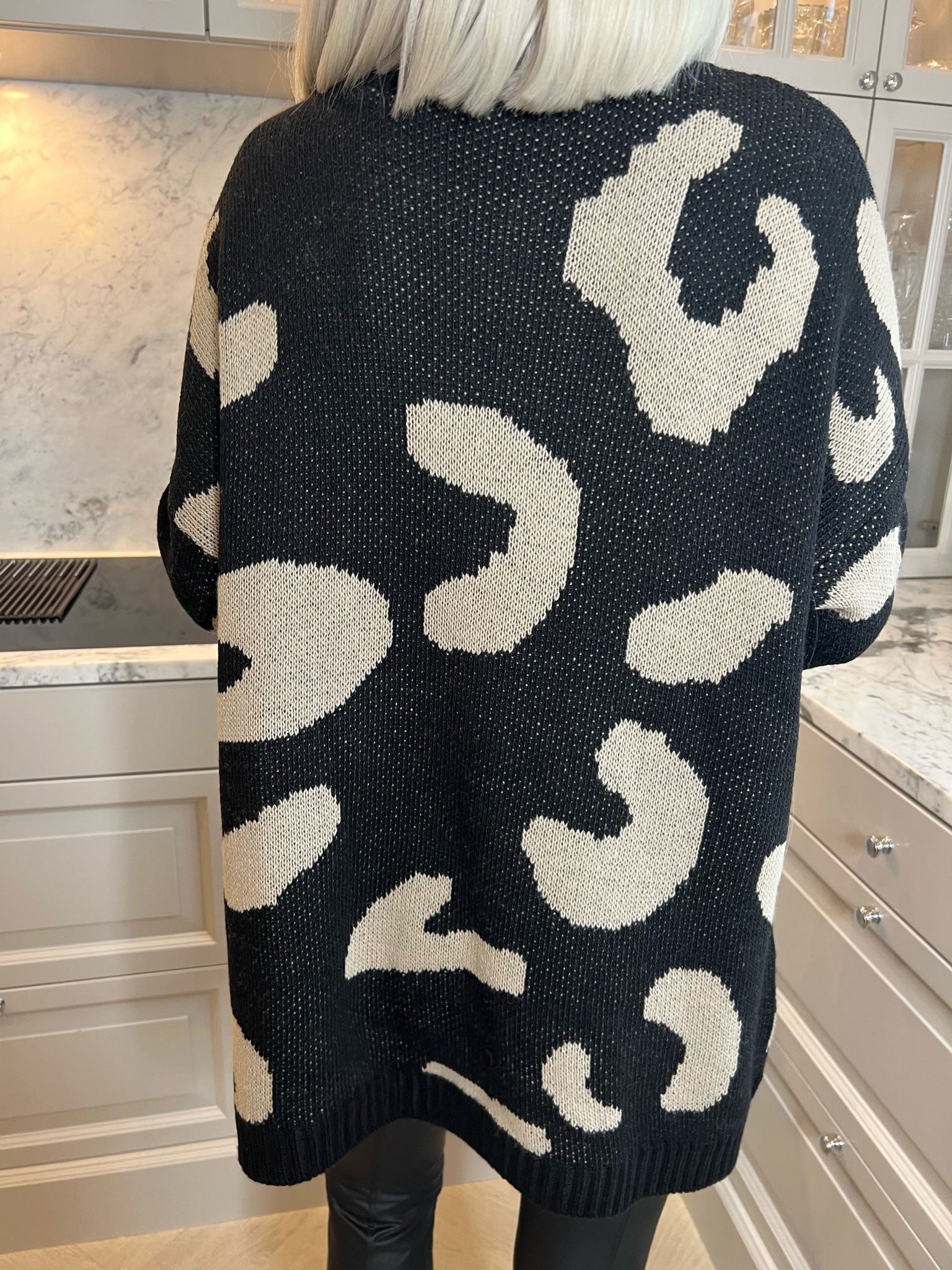 Missa - Stickad blus med stort leopardmönster